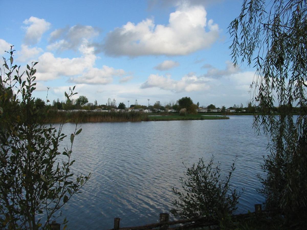 Camping Du Lac De Saujon Exterior photo